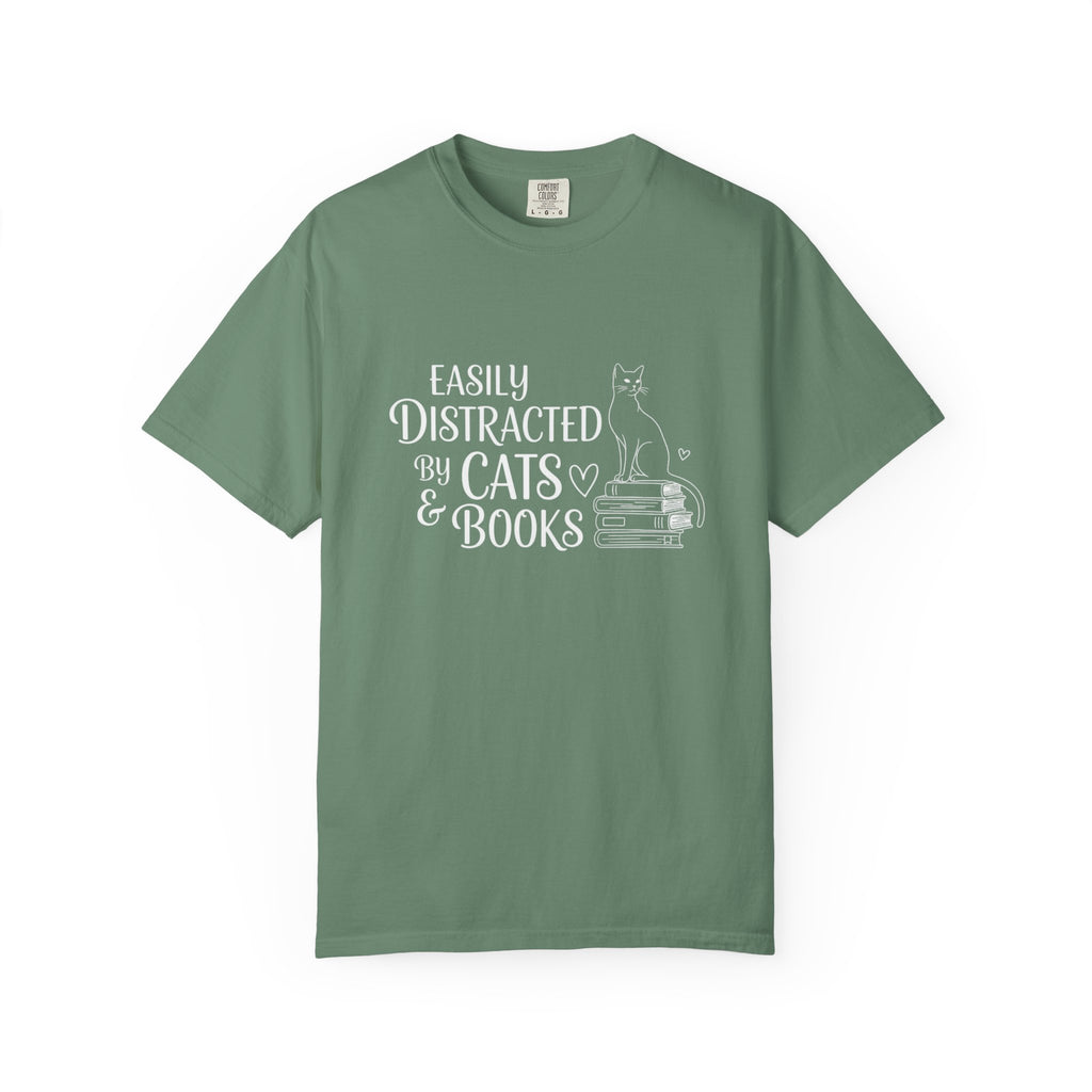 T-Shirt Easily distracted by Cats and Books  Garment Dyed Unisex Soft Cotton Tee – Minimal Casual Basic Shirt, Gender Neutral Everyday Summer Tee, Perfect Gift for Him or Her, Ideal for Cat Lovers Easily Distracted by Cats