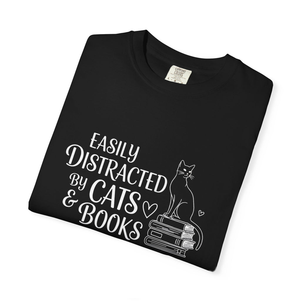T-Shirt Easily distracted by Cats and Books  Garment Dyed Unisex Soft Cotton Tee – Minimal Casual Basic Shirt, Gender Neutral Everyday Summer Tee, Perfect Gift for Him or Her, Ideal for Cat Lovers Easily Distracted by Cats