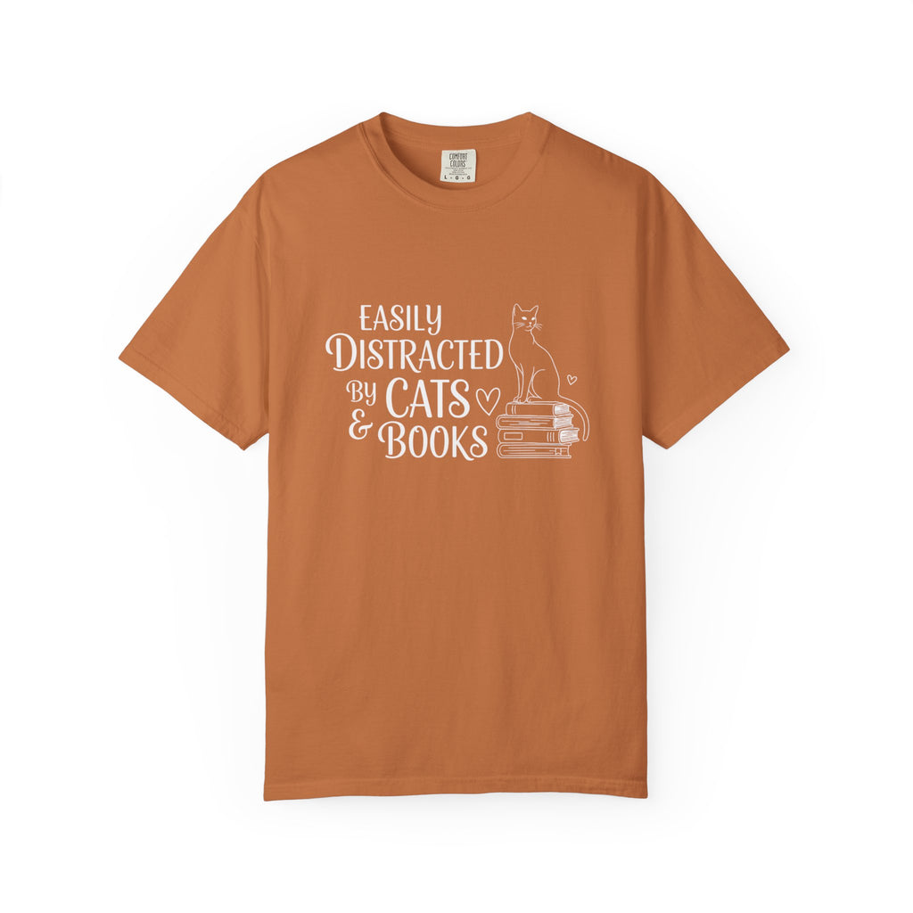 T-Shirt Easily distracted by Cats and Books  Garment Dyed Unisex Soft Cotton Tee – Minimal Casual Basic Shirt, Gender Neutral Everyday Summer Tee, Perfect Gift for Him or Her, Ideal for Cat Lovers Easily Distracted by Cats