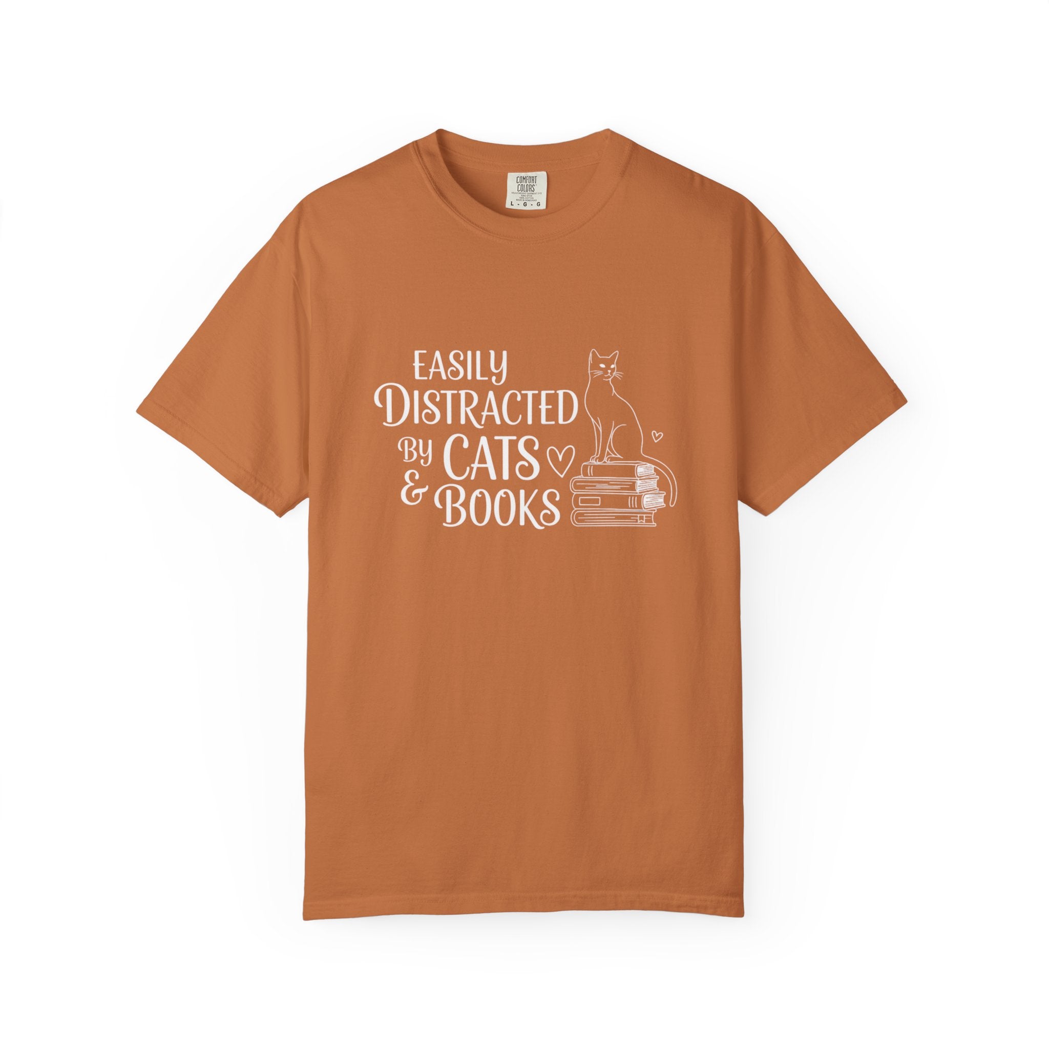 T-Shirt Easily distracted by Cats and Books  Garment Dyed Unisex Soft Cotton Tee – Minimal Casual Basic Shirt, Gender Neutral Everyday Summer Tee, Perfect Gift for Him or Her, Ideal for Cat Lovers Easily Distracted by Cats
