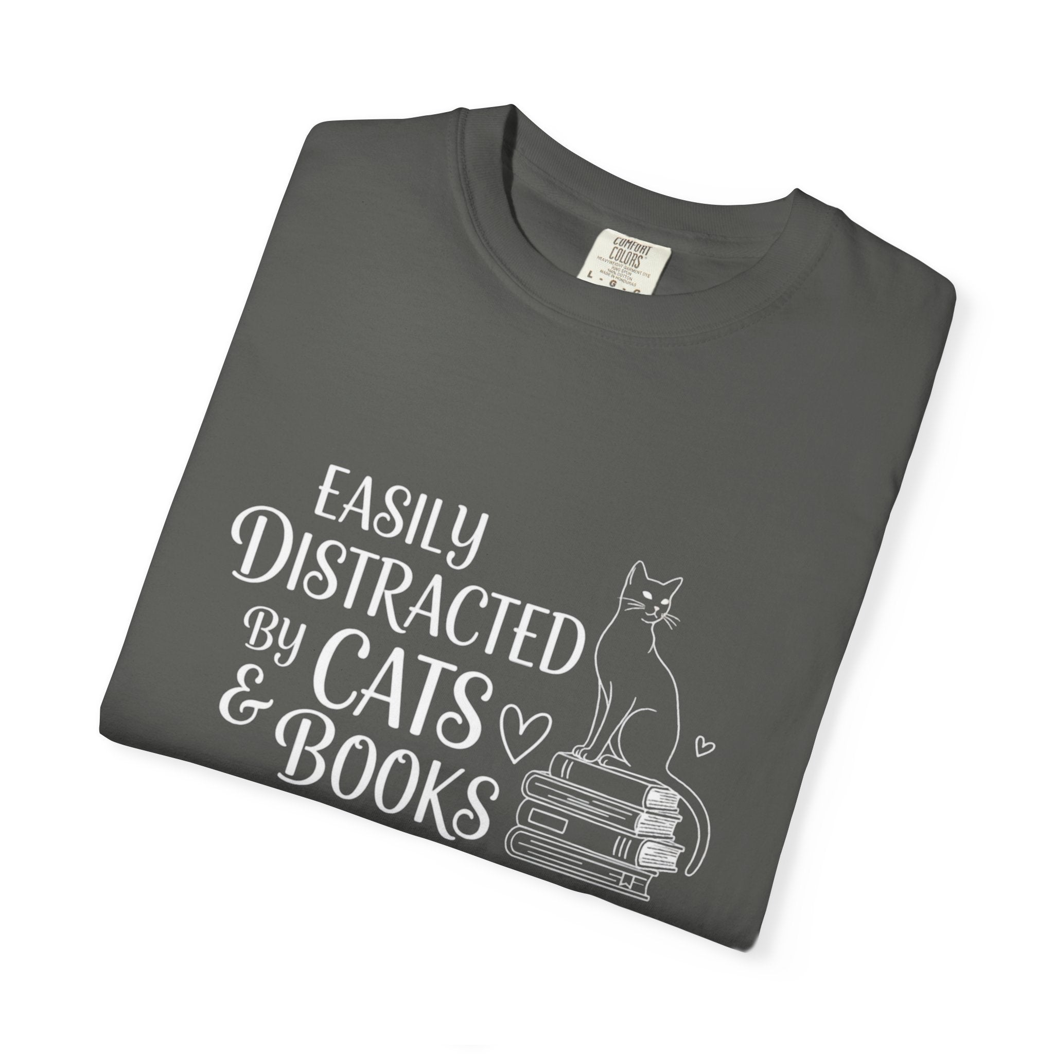 T-Shirt Easily distracted by Cats and Books  Garment Dyed Unisex Soft Cotton Tee – Minimal Casual Basic Shirt, Gender Neutral Everyday Summer Tee, Perfect Gift for Him or Her, Ideal for Cat Lovers Easily Distracted by Cats
