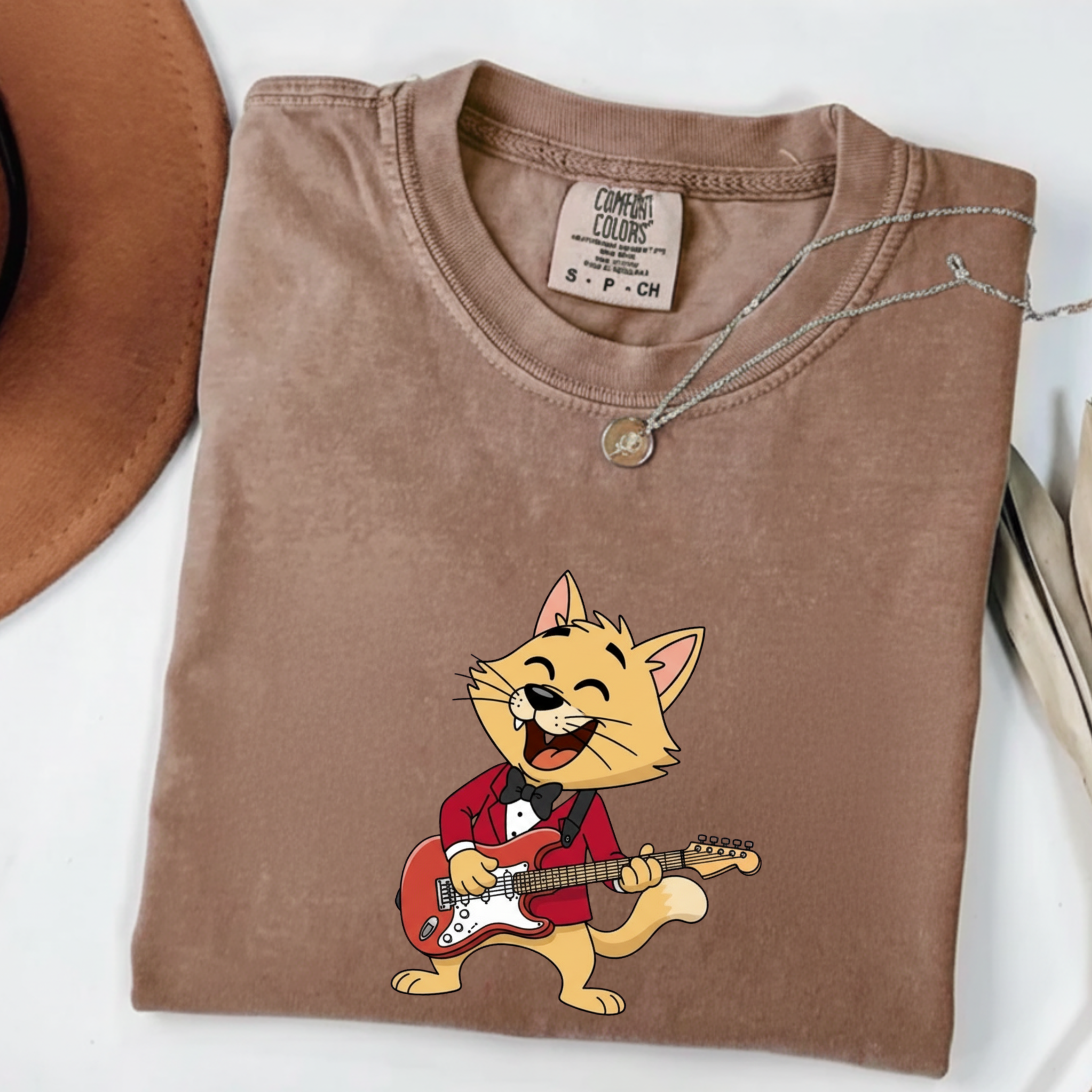 Cat Rocker T-Shirt – Cute Guitar-Playing Cat Graphic Tee Retro Cat Rock