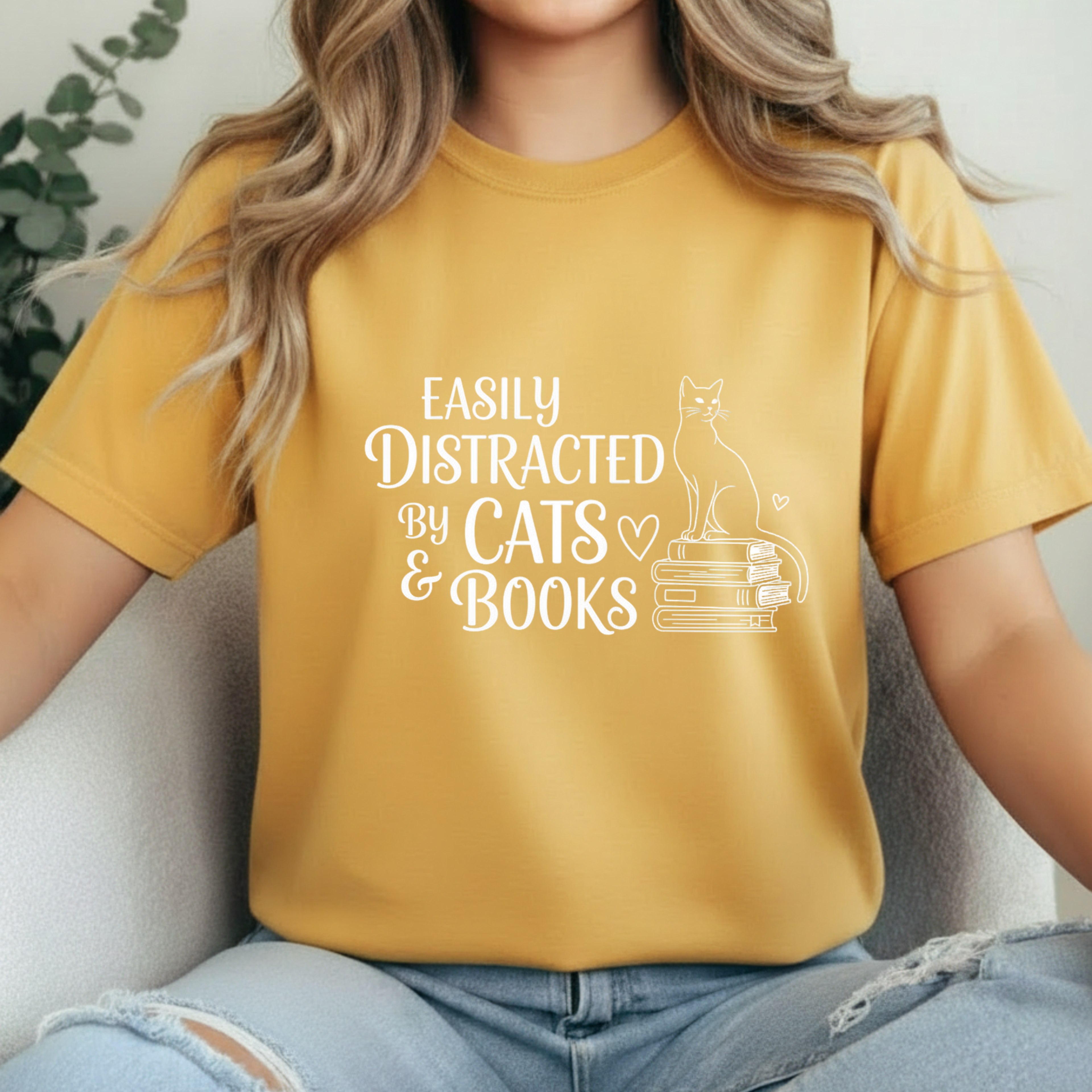T-Shirt Easily distracted by Cats and Books  Garment Dyed Unisex Soft Cotton Tee – Minimal Casual Basic Shirt, Gender Neutral Everyday Summer Tee, Perfect Gift for Him or Her, Ideal for Cat Lovers Easily Distracted by Cats