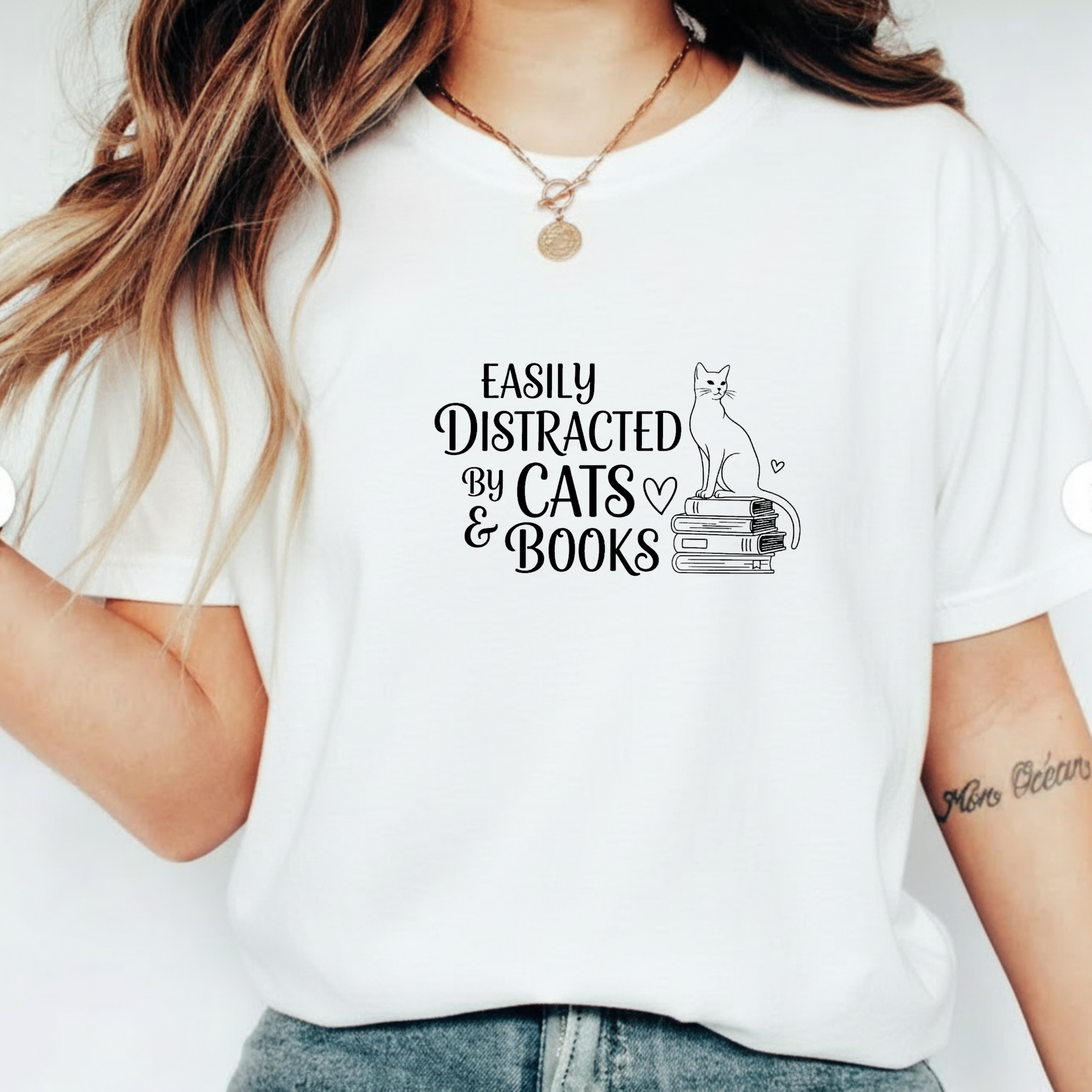 T-Shirt Easily distracted by Cats and Books  Garment Dyed Unisex Soft Cotton Tee – Minimal Casual Basic Shirt, Gender Neutral Everyday Summer Tee, Perfect Gift for Him or Her, Ideal for Cat Lovers Easily Distracted by Cats