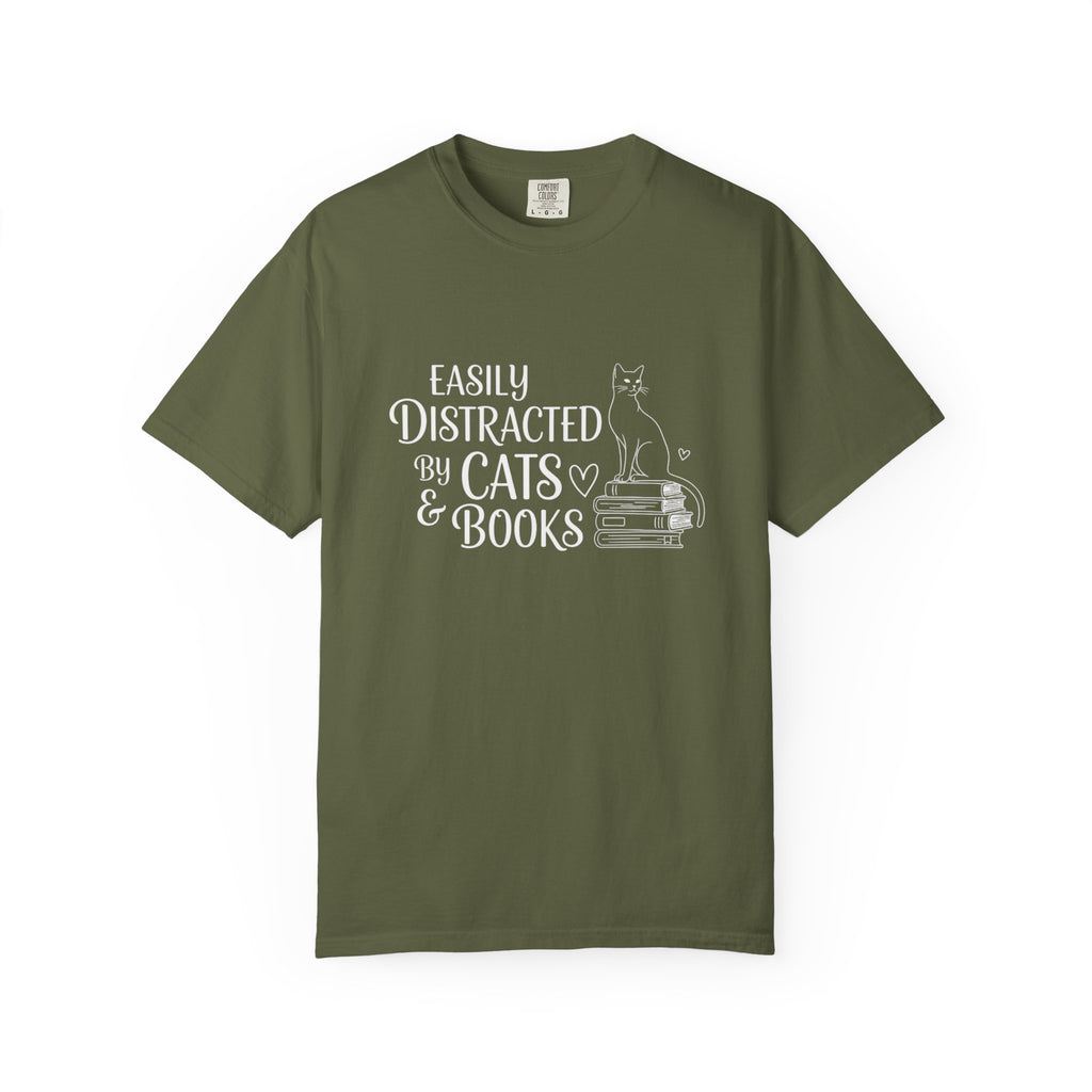 T-Shirt Easily distracted by Cats and Books  Garment Dyed Unisex Soft Cotton Tee – Minimal Casual Basic Shirt, Gender Neutral Everyday Summer Tee, Perfect Gift for Him or Her, Ideal for Cat Lovers Easily Distracted by Cats