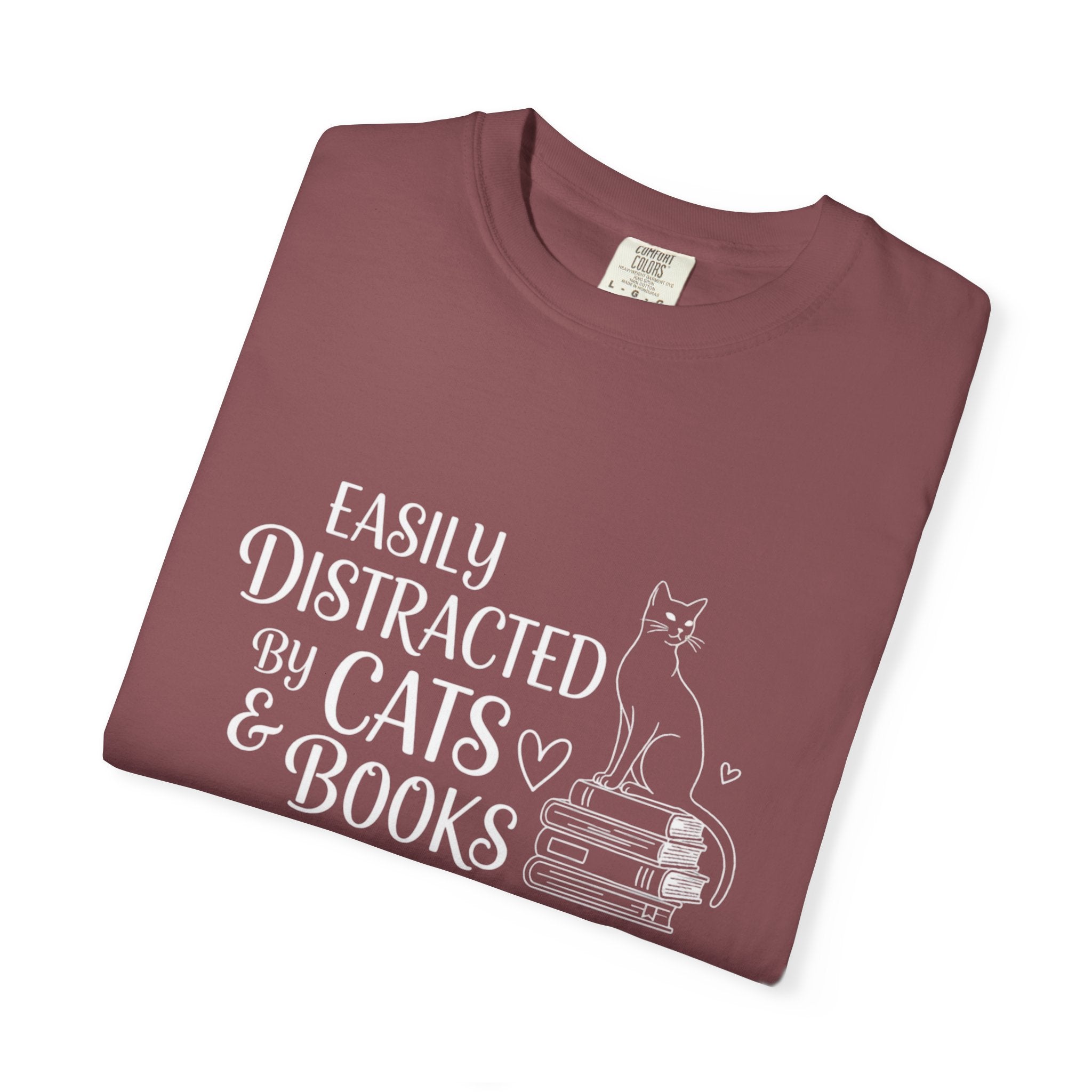 T-Shirt Easily distracted by Cats and Books  Garment Dyed Unisex Soft Cotton Tee – Minimal Casual Basic Shirt, Gender Neutral Everyday Summer Tee, Perfect Gift for Him or Her, Ideal for Cat Lovers Easily Distracted by Cats