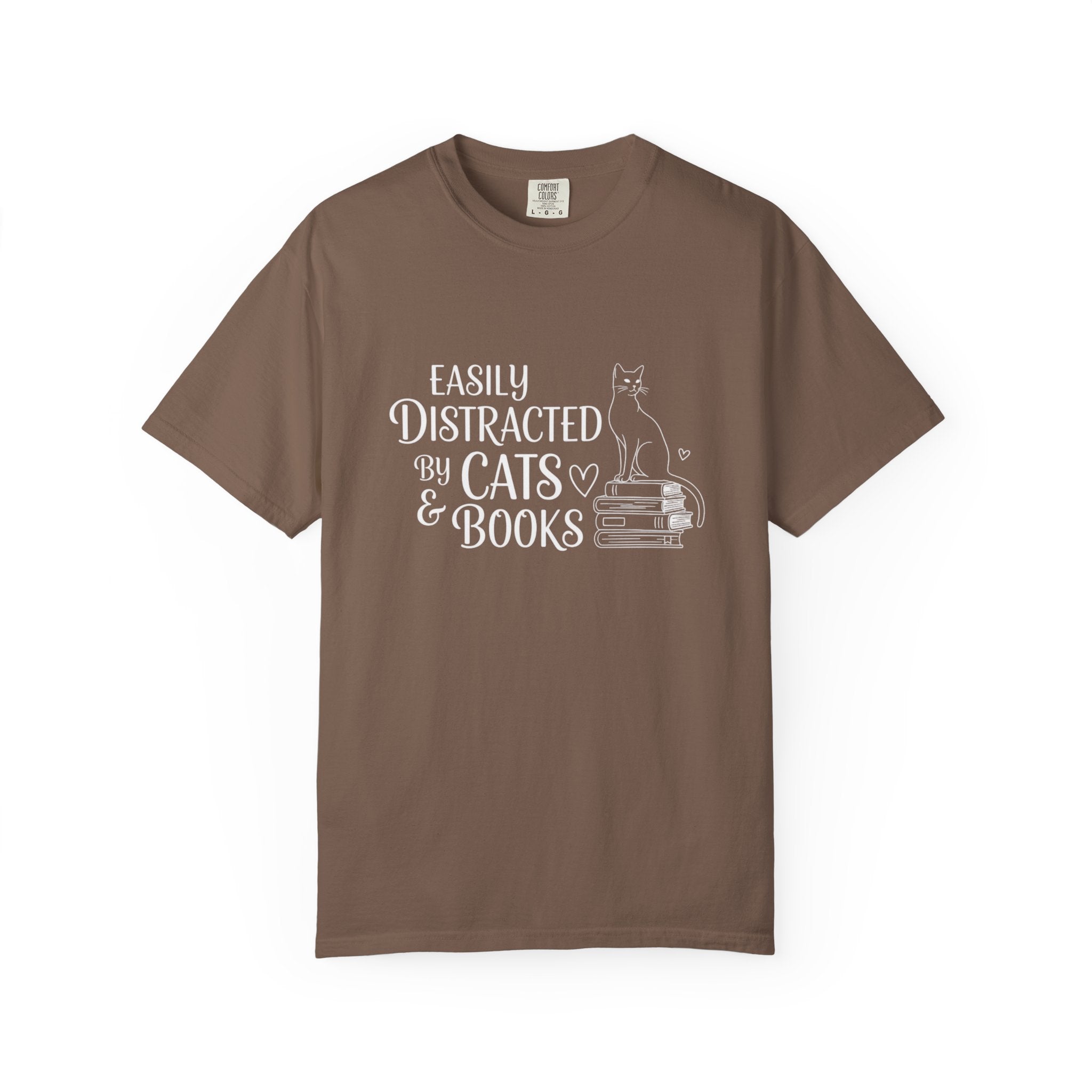 T-Shirt Easily distracted by Cats and Books  Garment Dyed Unisex Soft Cotton Tee – Minimal Casual Basic Shirt, Gender Neutral Everyday Summer Tee, Perfect Gift for Him or Her, Ideal for Cat Lovers Easily Distracted by Cats