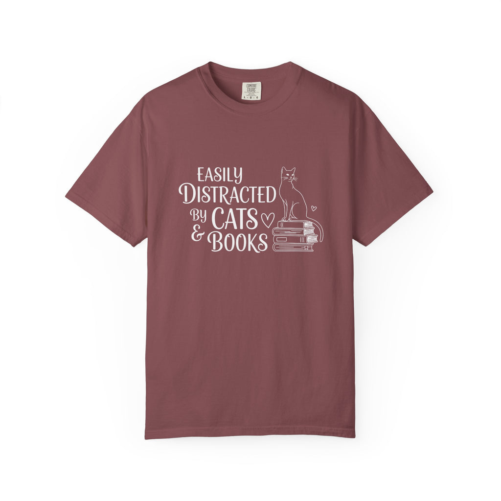 T-Shirt Easily distracted by Cats and Books  Garment Dyed Unisex Soft Cotton Tee – Minimal Casual Basic Shirt, Gender Neutral Everyday Summer Tee, Perfect Gift for Him or Her, Ideal for Cat Lovers Easily Distracted by Cats