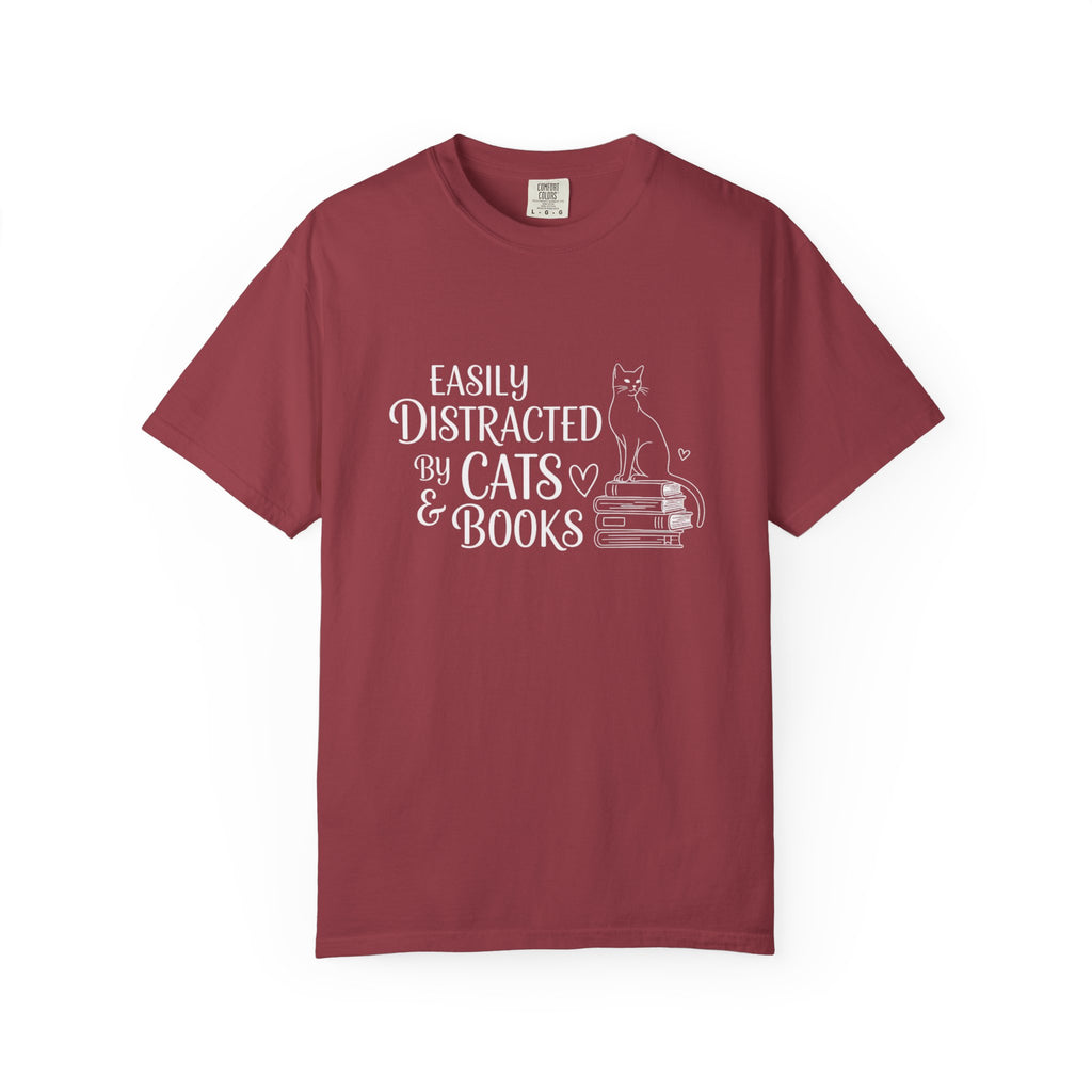 T-Shirt Easily distracted by Cats and Books  Garment Dyed Unisex Soft Cotton Tee – Minimal Casual Basic Shirt, Gender Neutral Everyday Summer Tee, Perfect Gift for Him or Her, Ideal for Cat Lovers Easily Distracted by Cats