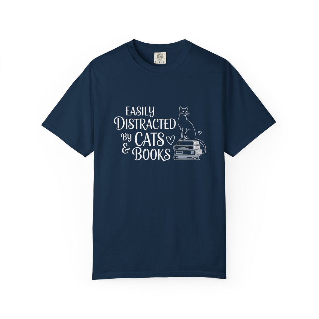 T-Shirt Easily distracted by Cats and Books  Garment Dyed Unisex Soft Cotton Tee – Minimal Casual Basic Shirt, Gender Neutral Everyday Summer Tee, Perfect Gift for Him or Her, Ideal for Cat Lovers Easily Distracted by Cats