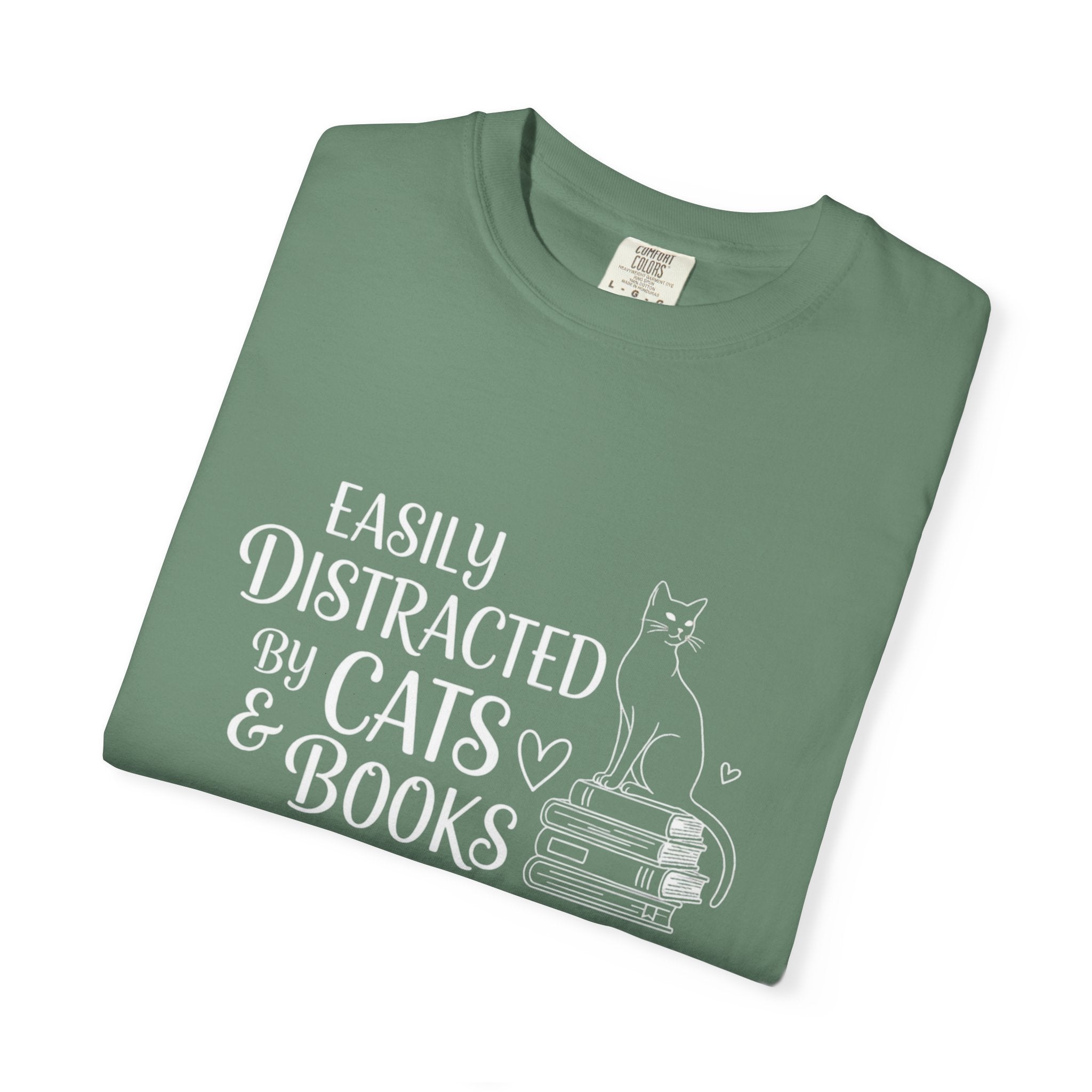 T-Shirt Easily distracted by Cats and Books  Garment Dyed Unisex Soft Cotton Tee – Minimal Casual Basic Shirt, Gender Neutral Everyday Summer Tee, Perfect Gift for Him or Her, Ideal for Cat Lovers Easily Distracted by Cats